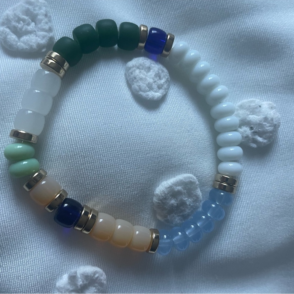 Multicolor Beaded Bracelet - Picture 2 of 2